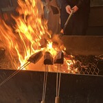 土佐たたき道場 - 鰹を実際自分で藁焼きします