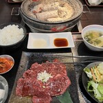 炭火焼肉 牛族 - 