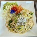 LUSH flower cafe - 料理写真:春キャベツとシラスのペペロンチーノ¥1300