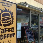 ジャッフェジョッファ - この看板が電車から見えます。