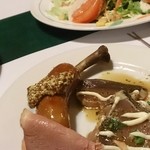 東京カフェレストラン フレスカ - サラダとソーセージ
