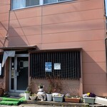 黄金そば - お店外観※駐車場は右手にあり