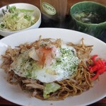おちゃっこクラブ - 焼きそばセット（目玉焼きのせ）700円