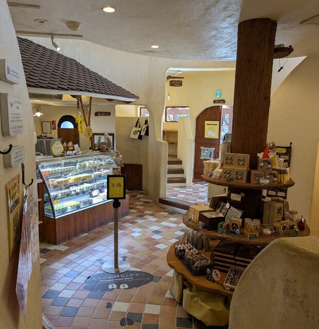まほろば大仏プリン本舗 本店 （Purin no mori） - 平城山/プリン