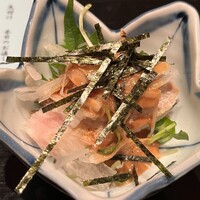 伊豆の旬 やんも 丸の内店 - 先付け『かわはぎ肝和へ　ポン酢がけ』