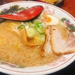 豚吉 - 味玉こってりしょうゆラーメン