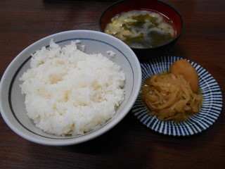 高はし - ご飯、小鉢、味噌汁で500円