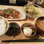 月寅 - 日替わりランチの、豚肉のXO醤炒め680円（税込）