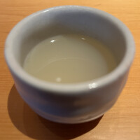 SUSHI TOKYO TEN、 横浜店 - 最初に供されるのは温かいしじみスープ