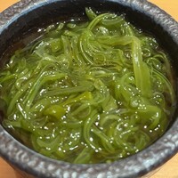 SUSHI TOKYO TEN、 横浜店 - 三陸産のめかぶ