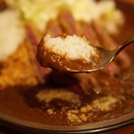 珊瑚礁 - カレーは色々な旨味がいっぱい！辛さは普通。