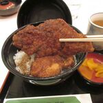 ヨーロッパ軒 - ソースかつ丼(3枚) 1250円