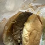 マクドナルド - 料理写真:倍エグチのオニオン、ピクルス増量!オニオンがこぼれでてます。