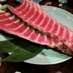 備長炭火焼 じげ 築地店  - 名物！鮪の中落ちは要予約（片面は貝殻で掬って食べ、もう片面はユッケや巻き寿司に調理してくれます）