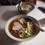 浅草軒 - 手前「ラーメン」と奥の「お子様ラーメン」