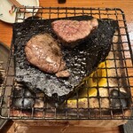 桜丸 - 鳥取和牛の溶岩焼き