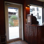 CAFE RONDINO - レジと入口