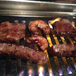 焼肉重慶 - 火力が強くて、いい焼き加減です