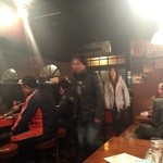 焼肉重慶 - 夕方６時半にはこの通り、お客さんが一杯です