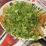 ひろしまギョウザ produced by 餃子家 龍 - ひろしま餃子（焼餃子にネギがどっさりです）