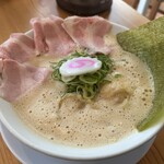 鶏そば わたる - 全部載せの鶏白湯ラーメン