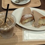 Paul Bassett - アイスカフェラテ＋クロワッサンコロネ