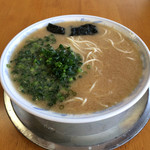 ラーメン げんこつ家 - チャーシュー抜きその分ネギ大盛り
      でもネギ少ないよー笑