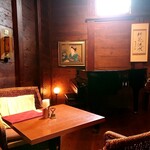 川原町屋 - 一番奥にグランドピアノも