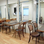 コイケヤ - 壁面の大きな鏡は！？