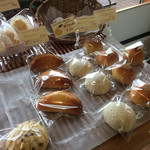 キタロクベーカリー - 個別に包装してあるのが多い