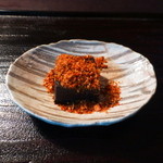 祇園 さゝ木 - 2015年2月　黒ゴマ豆腐・海老の頭を炒った物