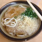 こんぴらさん - きつねうどん（ねぎと天かすを自由にトッピング）