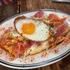 スペイン料理Pablo - エストレジャードス(ポテトフライ目玉焼き生ハム)