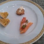 レストラン コンチネンタル - ペンネのアラビアータ、サーモンのフライ、キッシュ