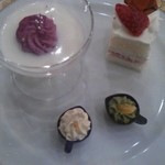 レストラン コンチネンタル - パンナコッタ、チョコカップのデザート、苺のケーキ