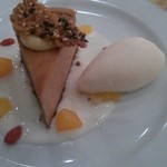 レストラン コンチネンタル - チョコレートチーズケーキと白ごまアイス