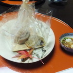 山中温泉　花紫 - 蒸し物はパラフィン紙にくるまれて。