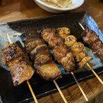 もつ焼きばん - レバー80円・のど（のど回り）150円・なんやわ（はつ元）110円・チャンポン（頭の赤身と脂）150円・ワッパ（子袋根元）130円※撮る前に食べてしまった、