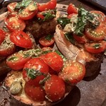 ラ ポルケッテリア - BRUSCHETTA ALLA CHECCA
フレッシュトマトのケッカソースを
パンに乗せたブルスケッタ
美味しいトマトとカリカリのバケット♪
接客も素晴らしかったです♪