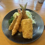 魚佐 - フライ三種盛定食