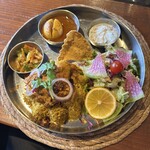 ミールス&ロティ バイ パハナ - チキンビリヤニ 2,000円