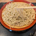 蕎麦切り つるみ - 蕎麦を手繰る