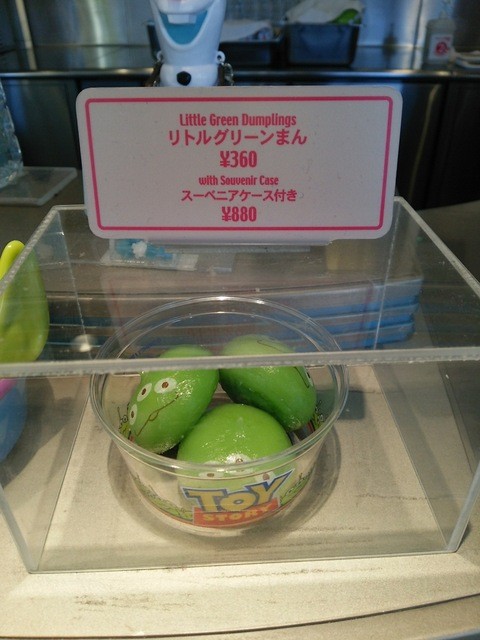 もちもちリトルグリーンまん ソフトランディング Tdl By Mochi Mochi S ソフトランディング 東京ディズニーランド ステーション アイスクリーム 食べログ