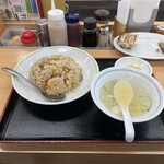 ジロー's テーブル - 料理写真:チャーハンは玉子スープと香の物付きです