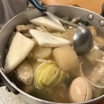 おでん三吉 - おそらく10種類くらい頼んだおでん鍋