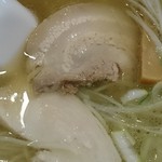 らーめん芝浜 - 塩もチャーシューは２枚で一枚は鶏