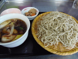 手打ち蕎麦しなの屋吉べぇ - 鴨汁　あつあつ鴨汁にキリット冷たい手打ちそば