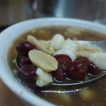 阿美冰店 - 料理写真:花生、圓仔、紅豆、みんな入った冬の風物詩。