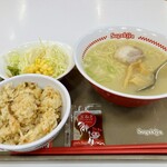 スガキヤ - 料理写真:ラーメン、五目・サラダセット