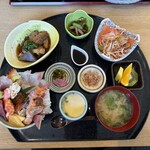 活魚ランチ専門店 海のる - 海鮮丼定食（あら煮付）